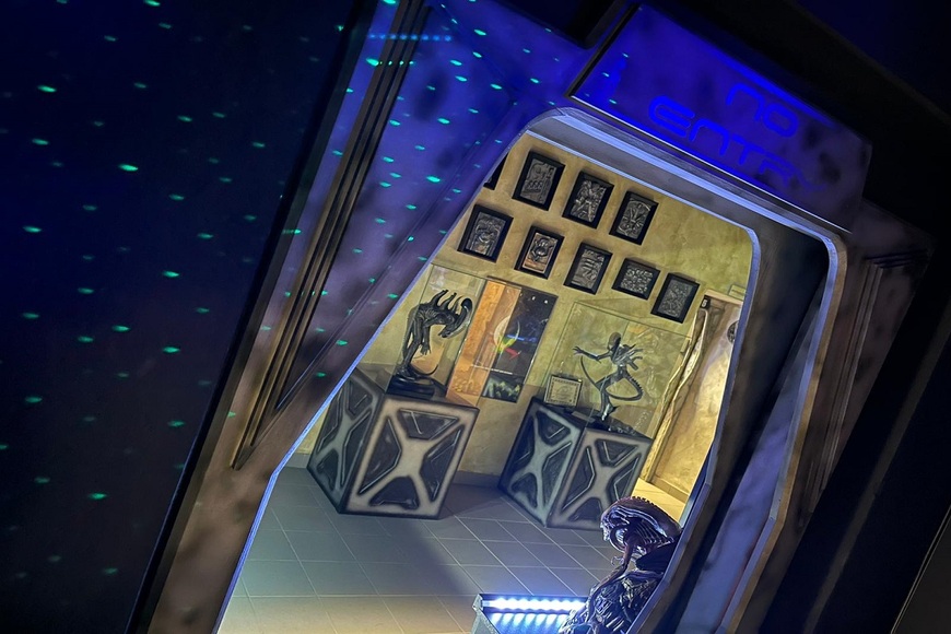 Aliens vs. predators experience museum