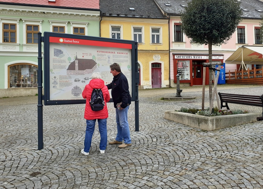 Panel Kutnohorska radnice.jpg